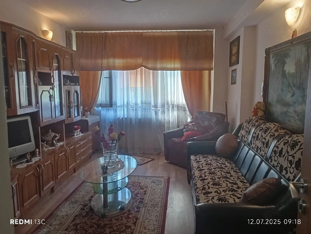 De închiriat: Apartament 2 camere, etaj 2, Zona URA, mobilat complet