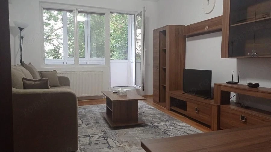 Garsonieră decomandată Titan, 35 mp, etaj 2, langa metrou Titan si parc IOR