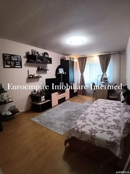 2 camere decomandat de vanzare zona Km 5