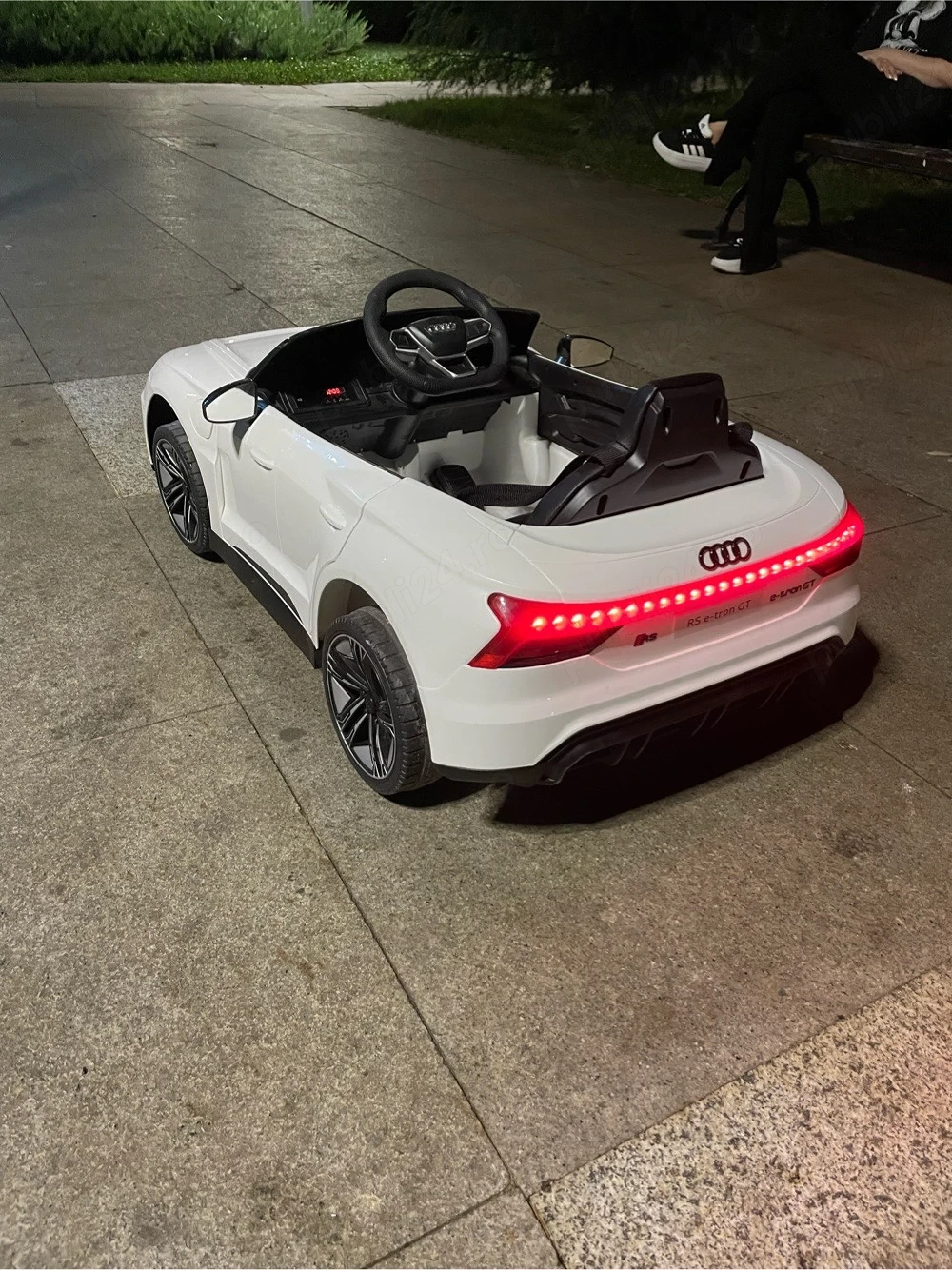 Mașinuță electrică Audi RS e-tron GT pentru copii