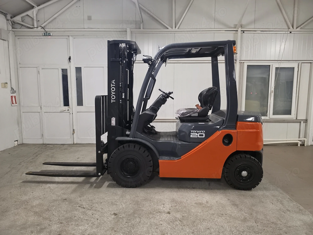 Stivuitor Diesel Toyota 2Tone Triplex An 2021 Ore 3.400 Garantie si Service la locatia dvs. incluse