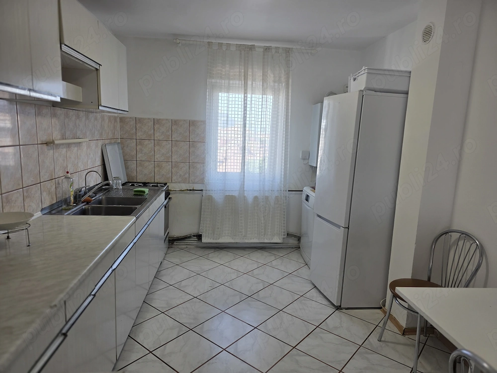 Inchiriez apartament 3 camere zona Dorobanti Deva