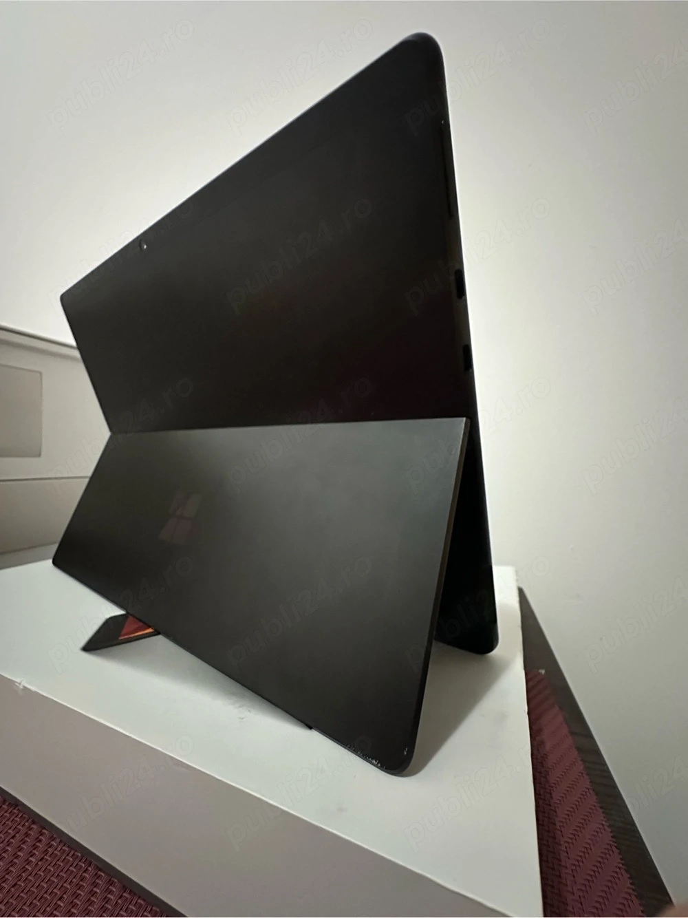 Tableta Microsoft Surface Pro X