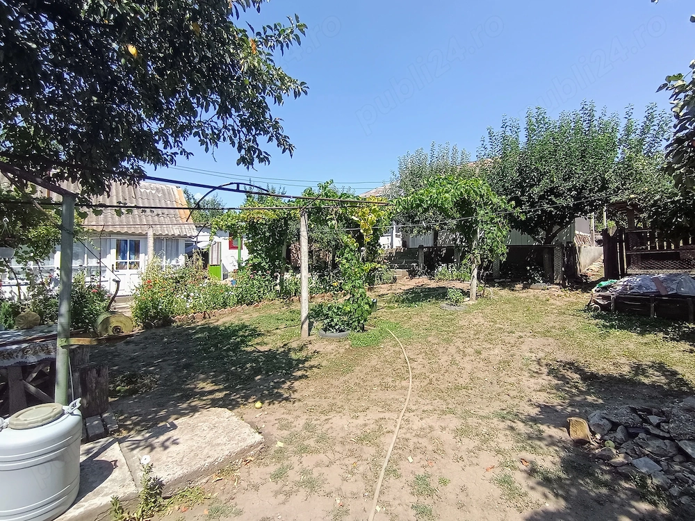 Vand casa in localitatea Valea lui Darie , com Rosiesti , jud Vaslui