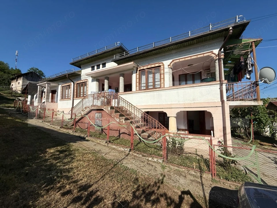 Casă 5 camere, 146 mp, 1100 mp curte, zona Fratostita 