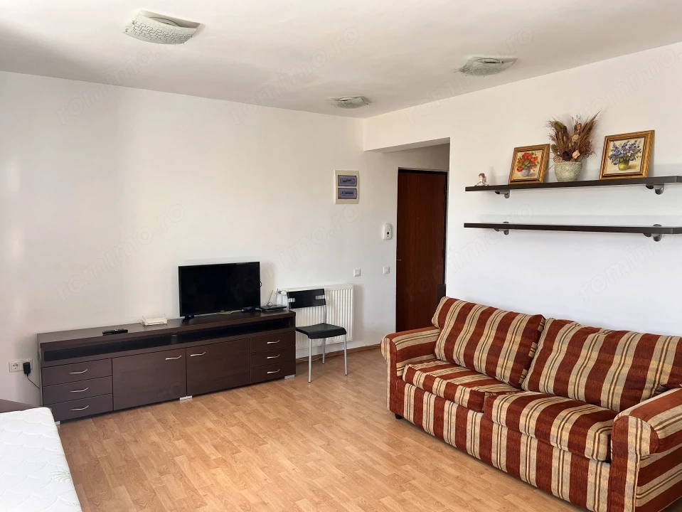 garsoniera bloc nou  str colinei zona cl poplacii et 2  lift terasa