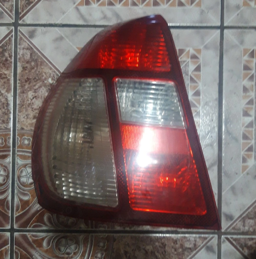 Lampa stop Renault Clio 2 Symbol Thalia stanga spate