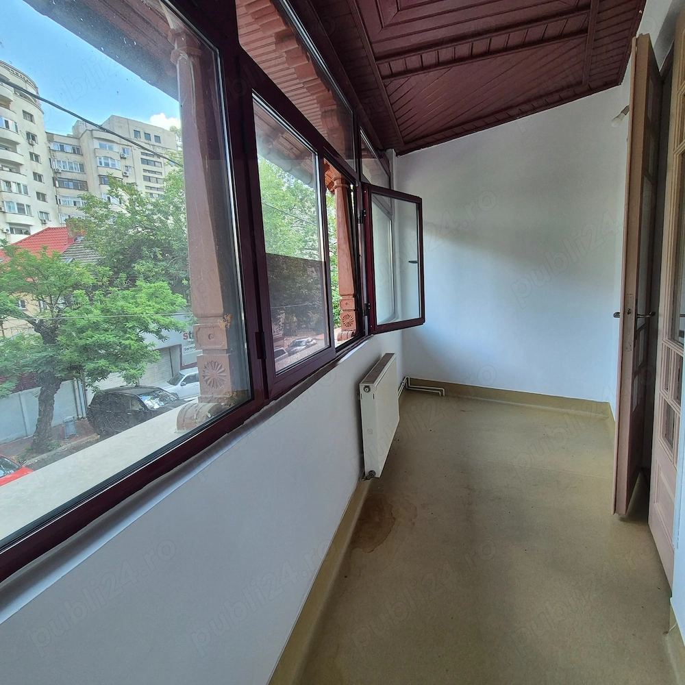 Spatiu comercial tip apartament in spate la Bd Decebal 6 camere 120mp+ mansarda 100mp si terasa