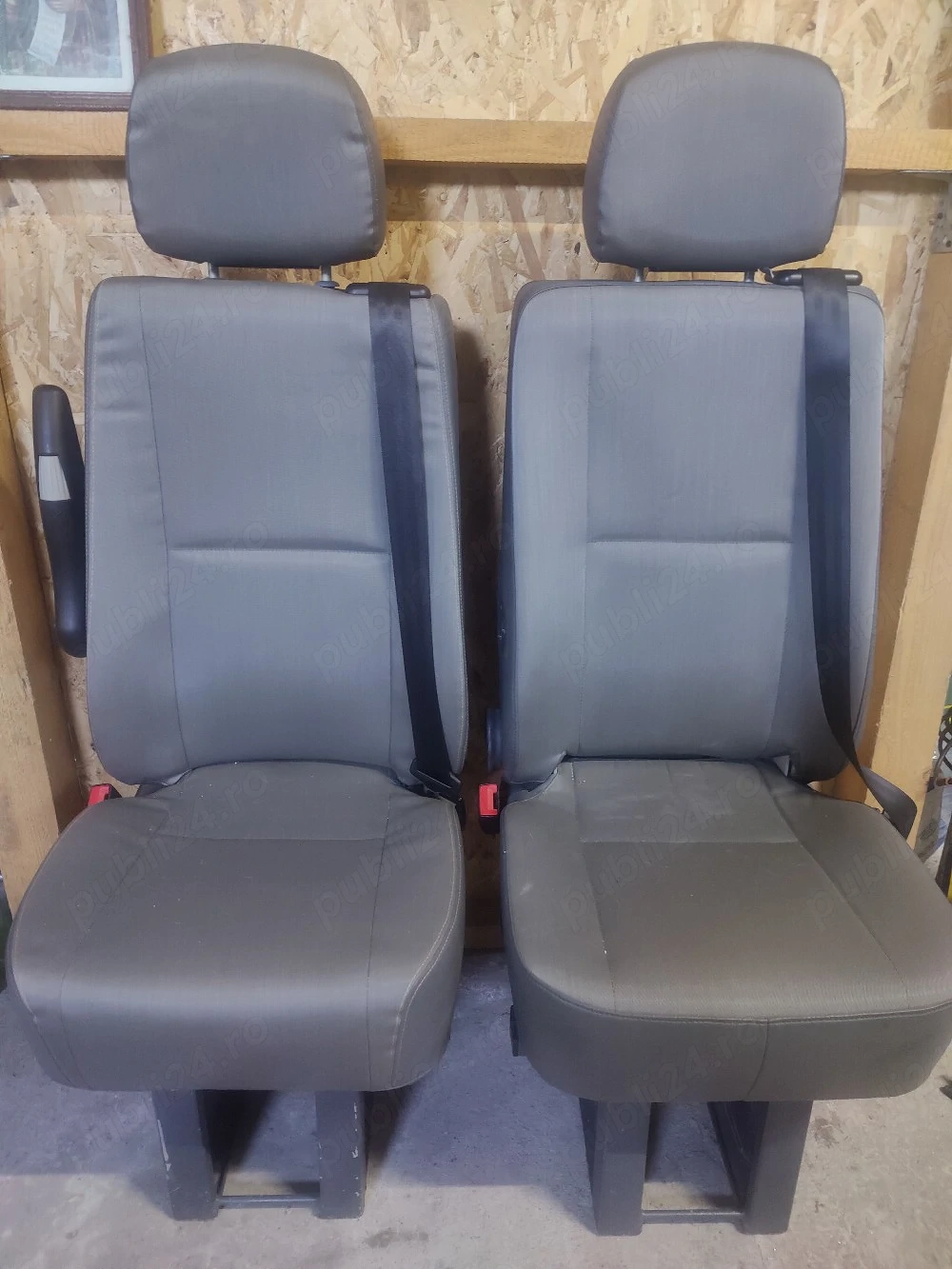 Vand doua scaune individuale originale Ford Transit 600 lei bucata  