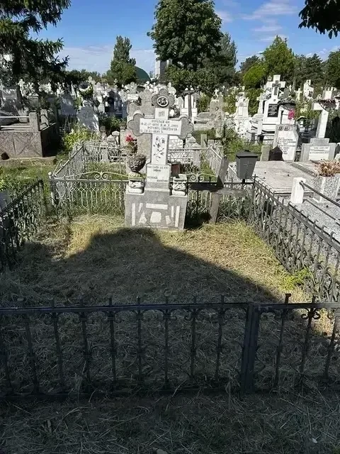 Vând 2 Locuri de Veci Cimitirul Eroilor Buzău   Aleea Principală (Lângă Biserică si Capela) 