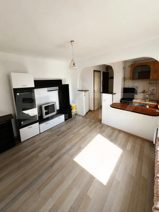 Apartament cu 2 camere, 32 mp, cartierul Libertǎții