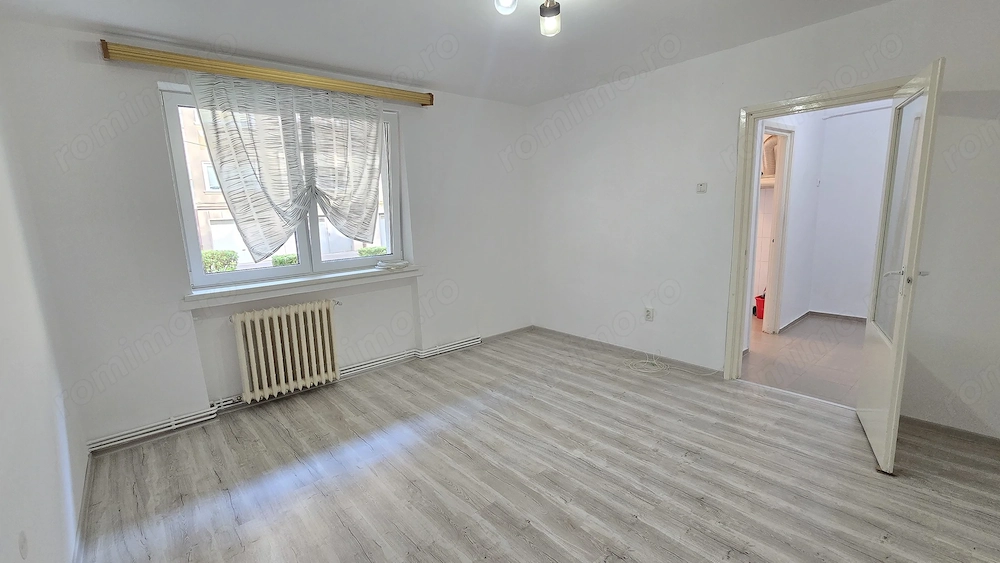 Vand apartament 2 camere in Deva, zona I. Traian, parter, semidecomandat, suprafata utila 47 mp, 
