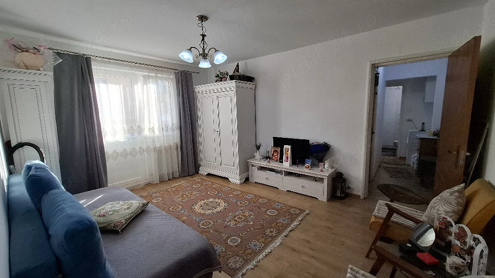 caut colegă de apartament 