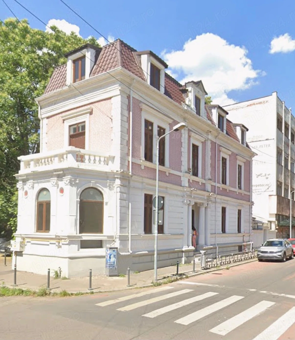 Vilă P+1+2M de închiriat   440 mp 