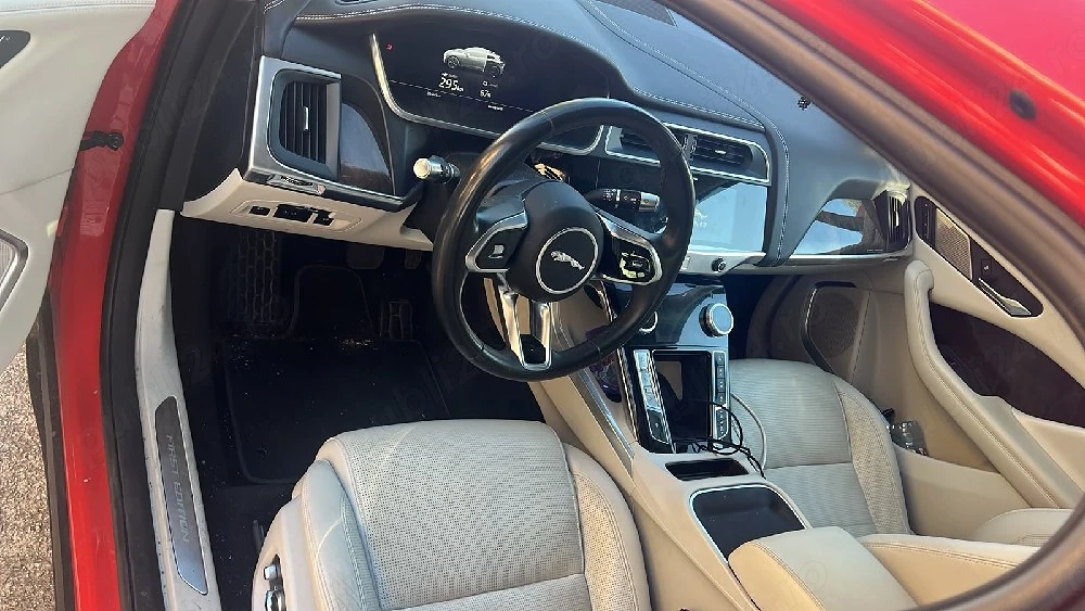 Vând Jaguar I Pace first edition