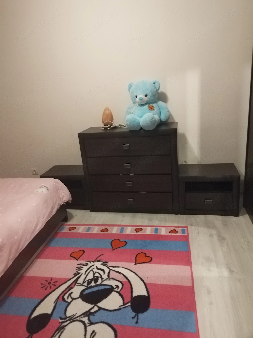 Se vinde apartament recent renovat.