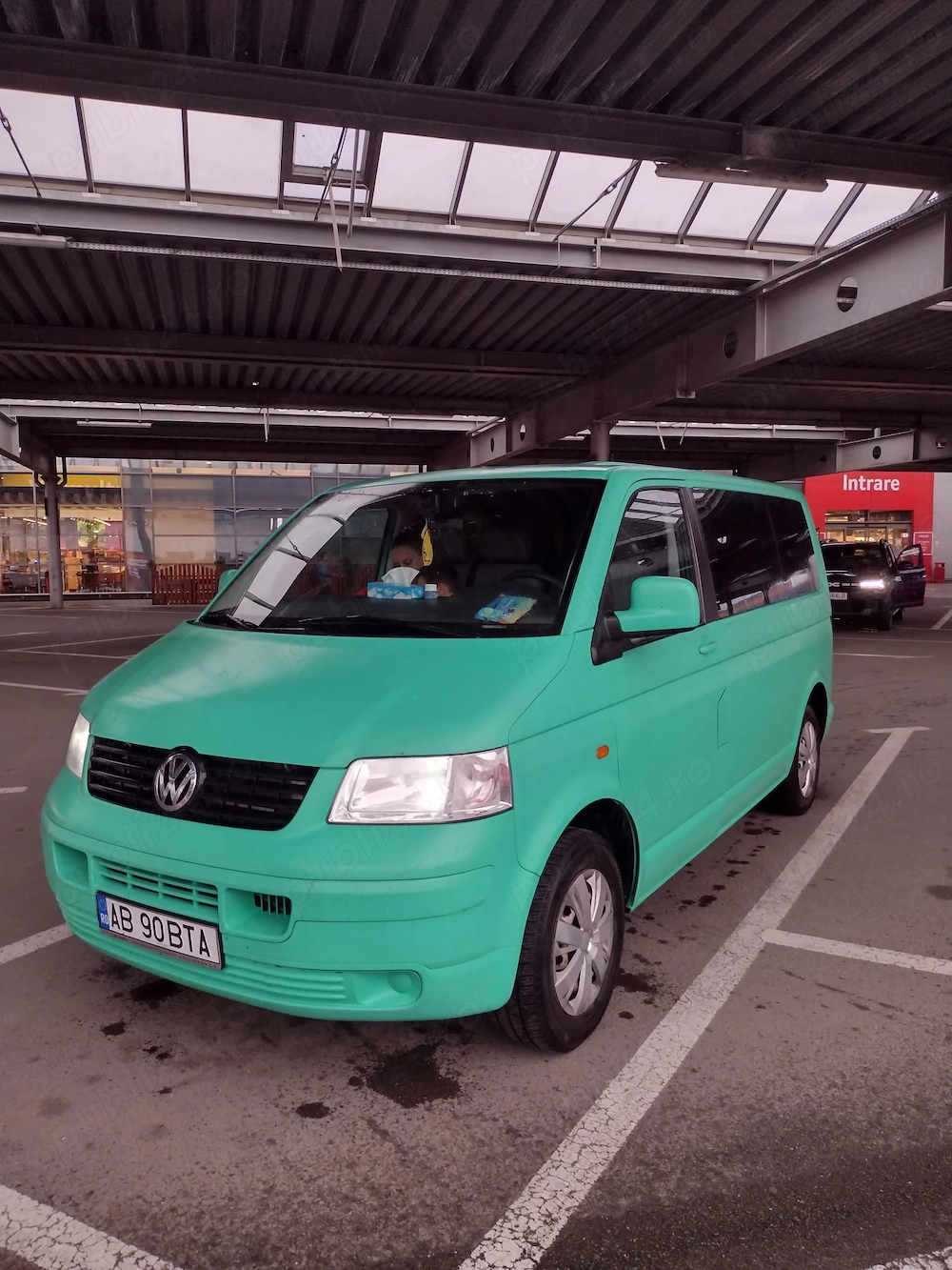 Vând Volkswagen Transporter T5