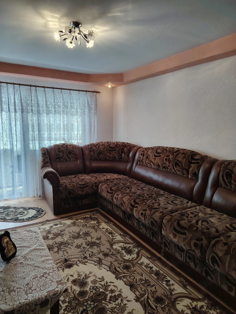 Vand apartament 3 camere plus garaj