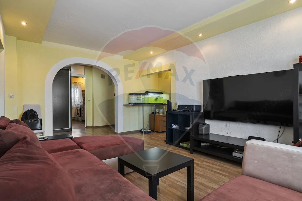 Apartament cu 4 camere de vânzare în zona Sebastian