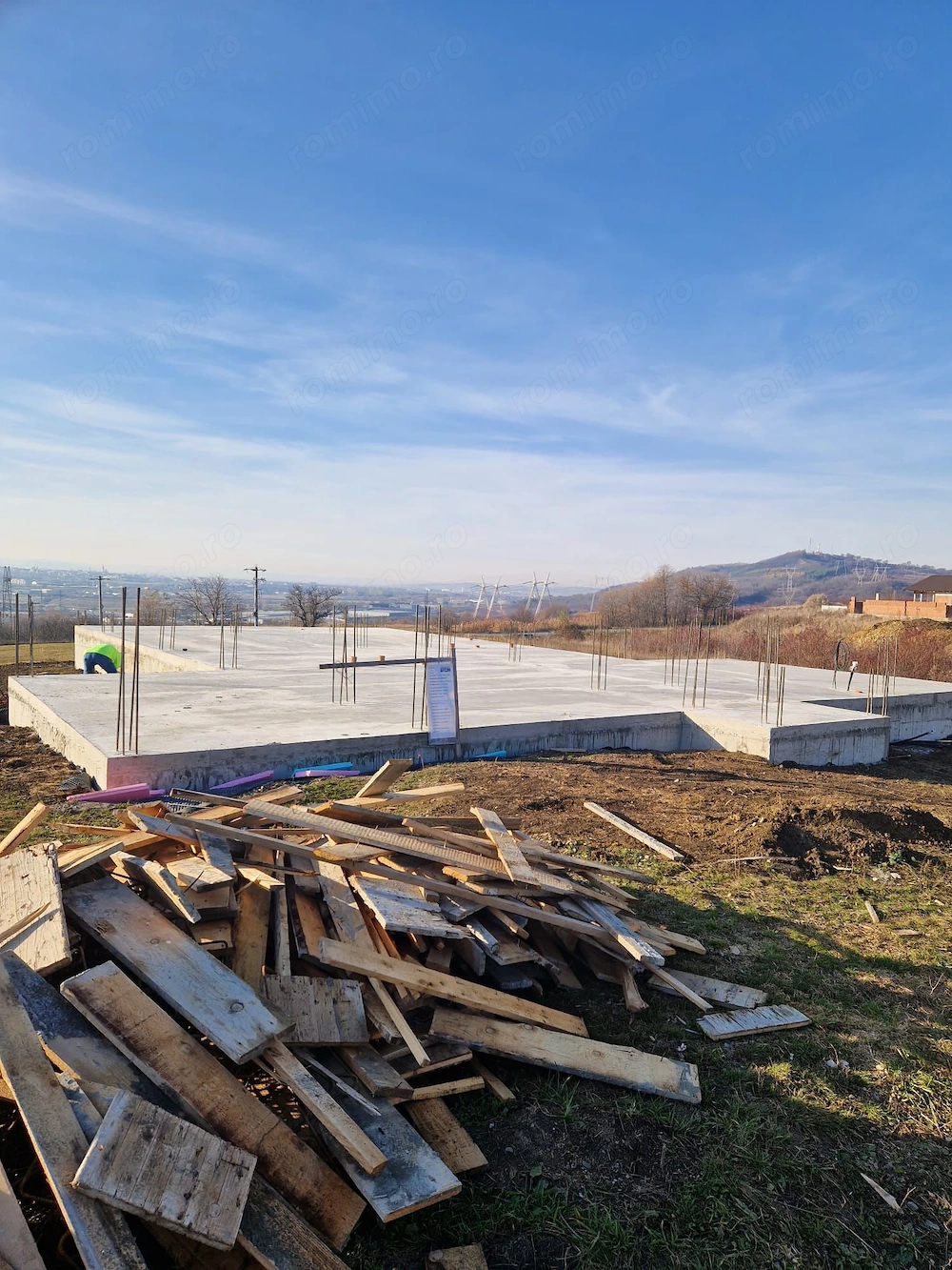 Teren intravilan cu fundație