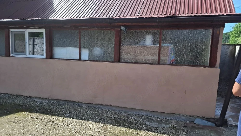 casa cu etaj și grădină 
