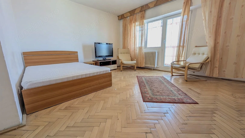 Apartament 1 camera, decomandat, zona Lunei - Facultatea Economie