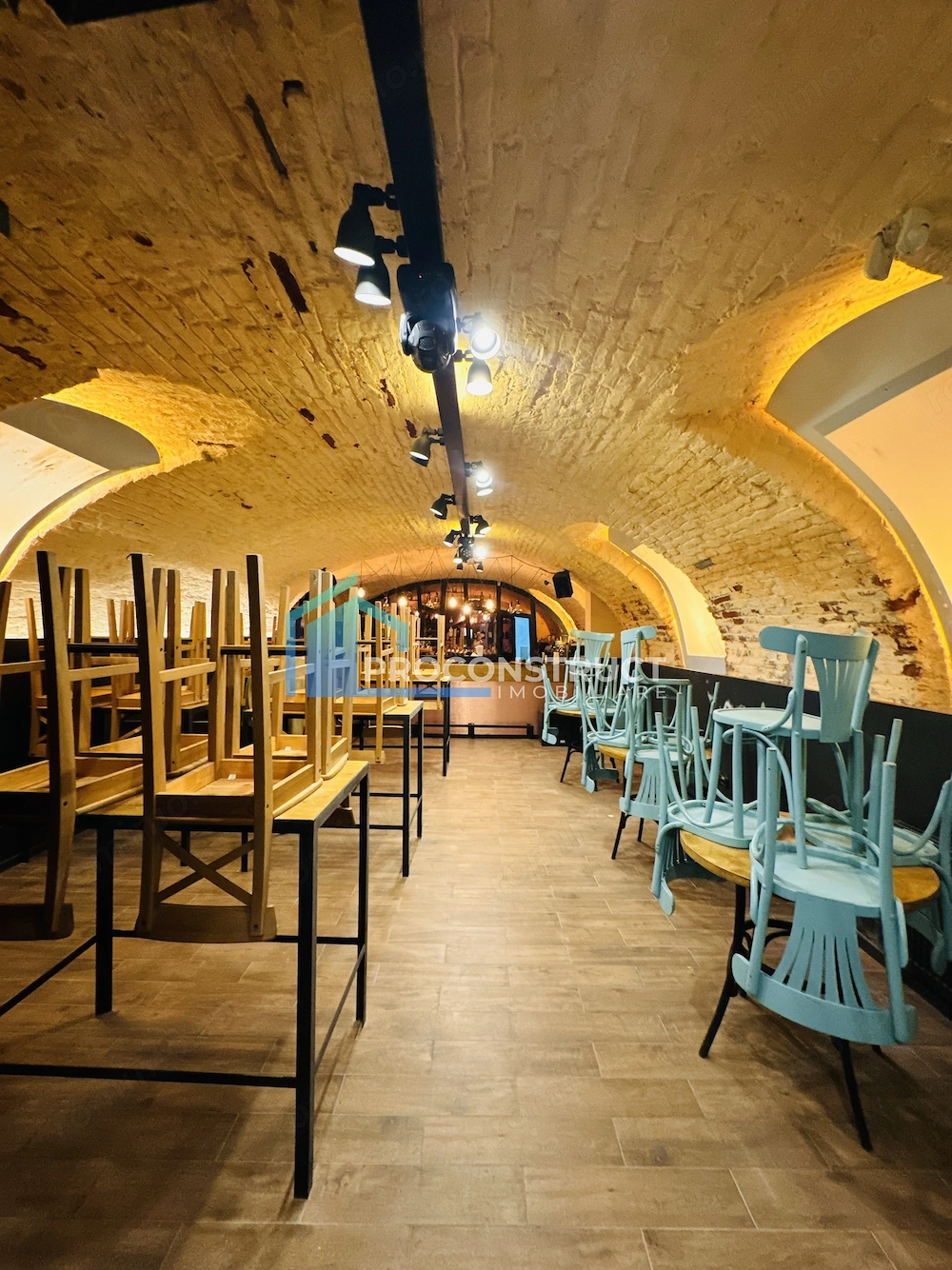 Afacere HoReaca la cheie-Restaurant -Pub-Unirii-Chirie 1000E/luna