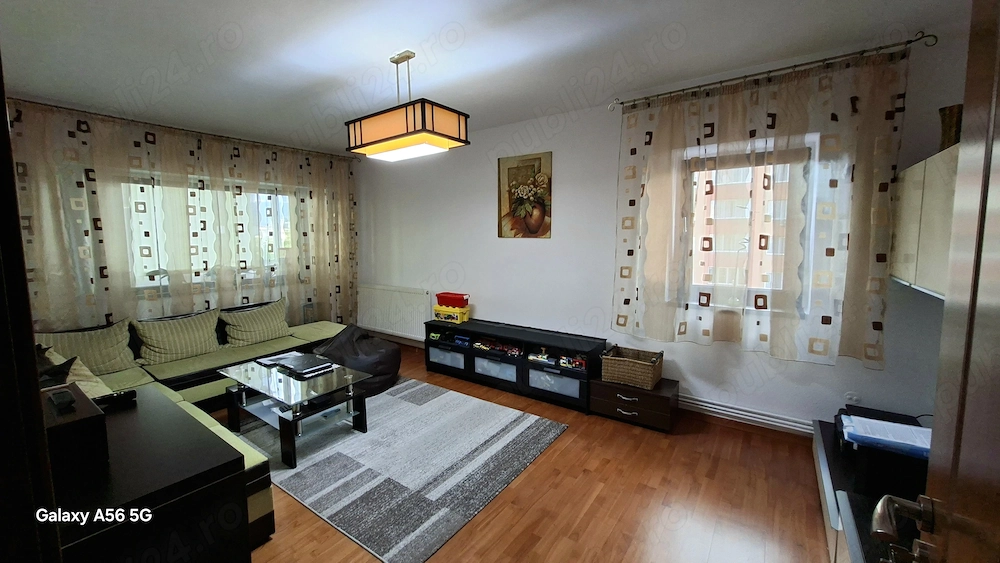 Proprietar   Apartament 3 camere DECOMANDAT, 74 mp, 2 Băi - Brasov