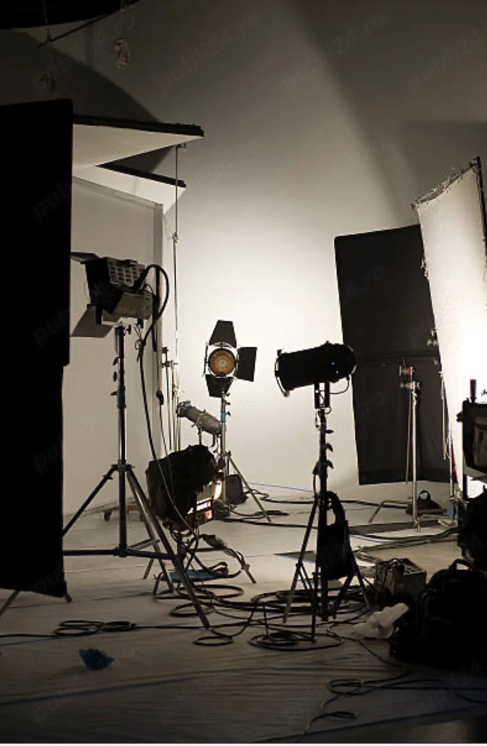 Studio foto cu renume , caută doamne și domnisoare pentru agențiile de modeling din intreaga lume .