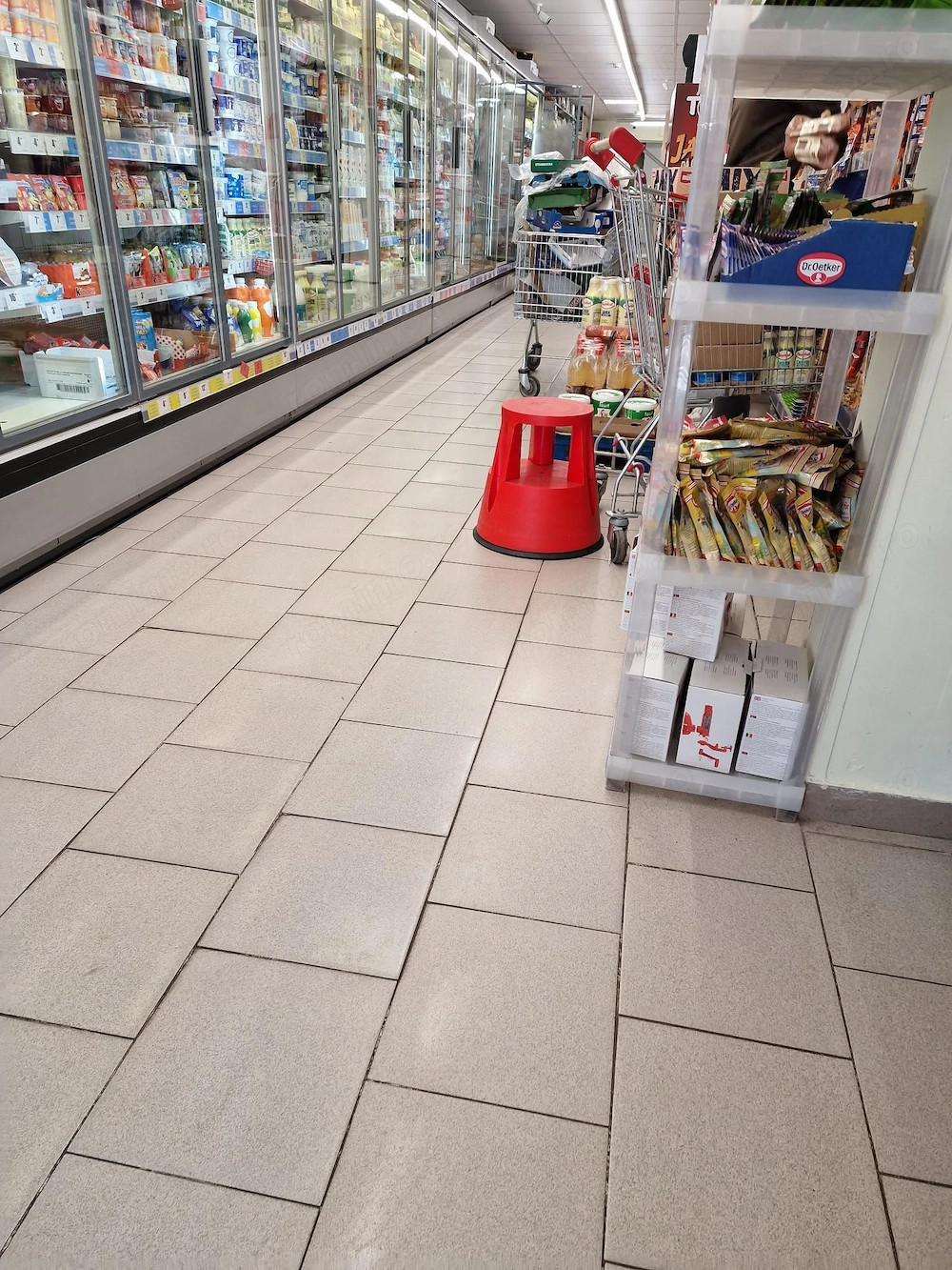 Zona Piata Resita Subsol si parter 716 mp inchiriat la Market
