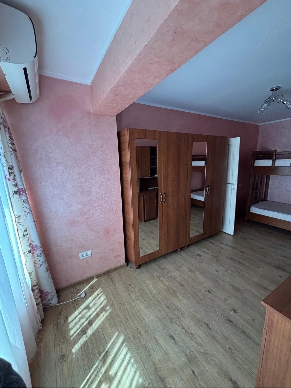 apartament cu 2 camere(transformat in 3 camere), situat pe strada Gheorghe Petrașcu, în bloc P4