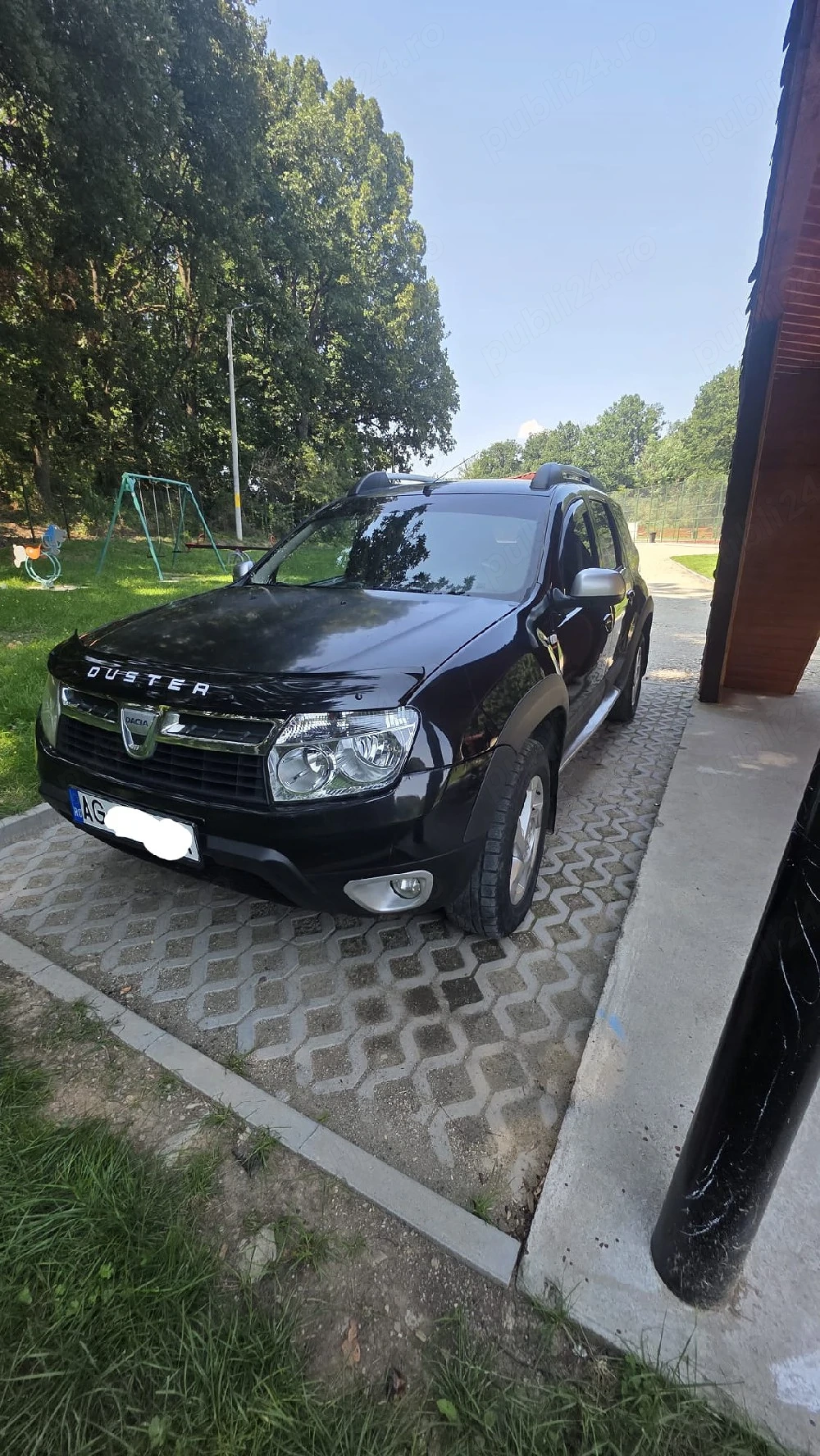 Vând Dacia Duster an 2012  1. motor 1.6 16v 105Cp 
