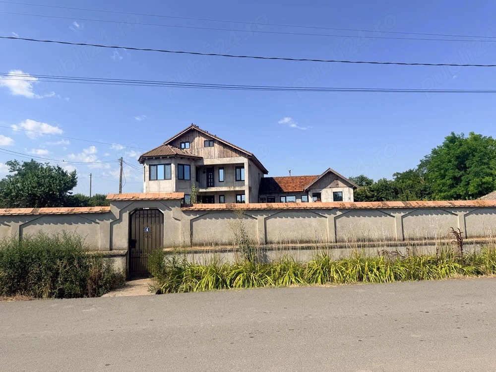 Casă P+1+M cu 3.500 m  teren, livadă și dependință locuibilă   Casicea, jud. Constanța