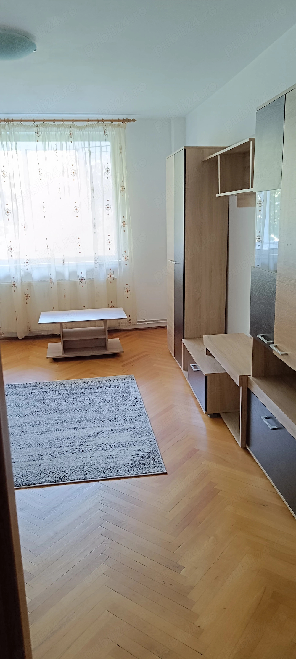 De închiriat apartament -3 camere decomandat la 3 min de UMFST 