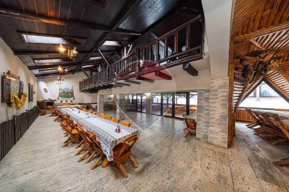 Pensiune cu restaurant și spații comerciale, central Râșnov