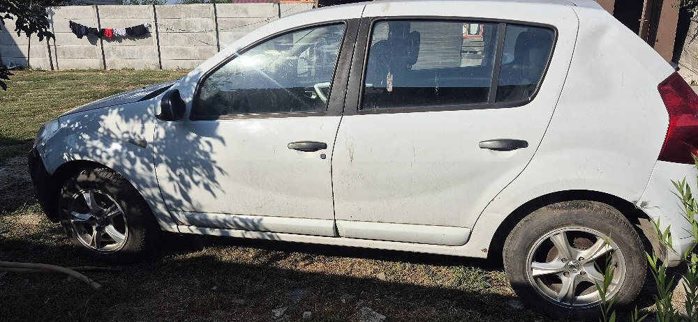 dacia sandero pentru piese 