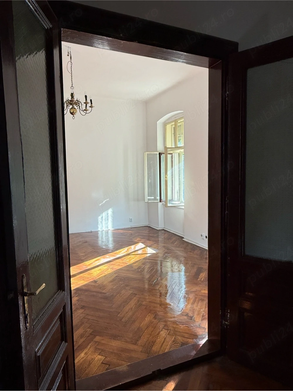 Închiriez spațiu 50 mp   Zona Centrală Sinaia Maria 