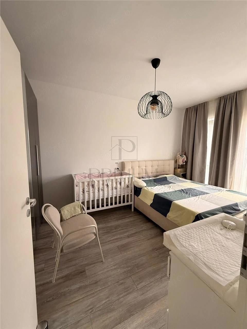 Giroc - 2 Camere - Etaj 2 - Centrala Proprie -  Loc de Parcare