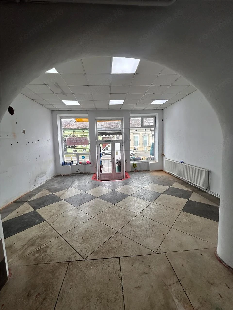 Spatiu comercial - zona excelenta - centrala proprie - 48 mp - trafic pietonal