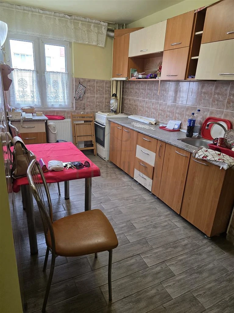 SAGULUI - ETAJ 2 - BLOC IZOLAT - 3 CAMERE - DEBARA - CENTRALA PROPRIE - CLIMA