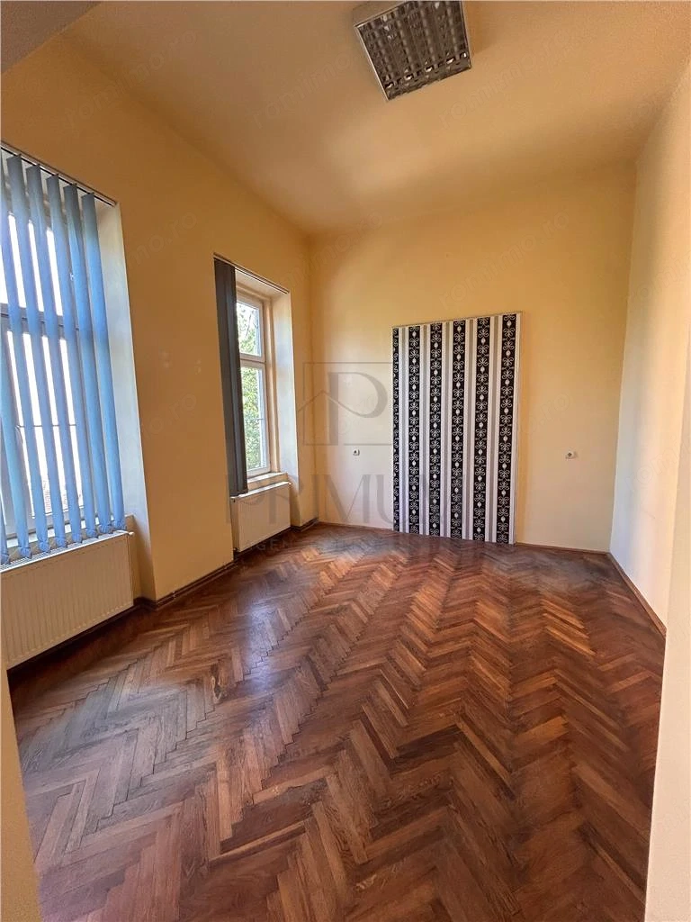 SPATIU PENTRU BIROURI - ZONA ULTRACENTRALA - CENTRALA PROPRIE - 24 MP