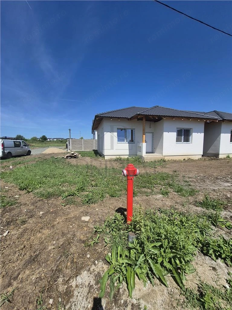 Duplex despartit prin baie - aproape de centura - toate utilitatile