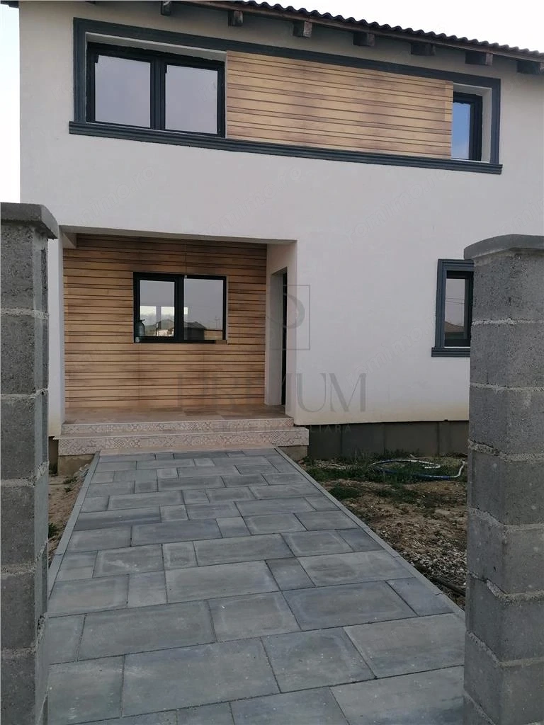 Sag- despartit prin garaj- 5 camere