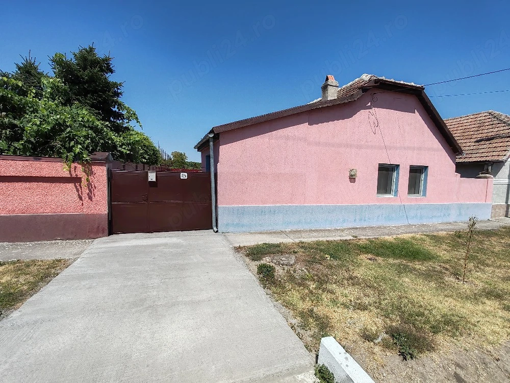 vand  sau schimb casa Pustinis