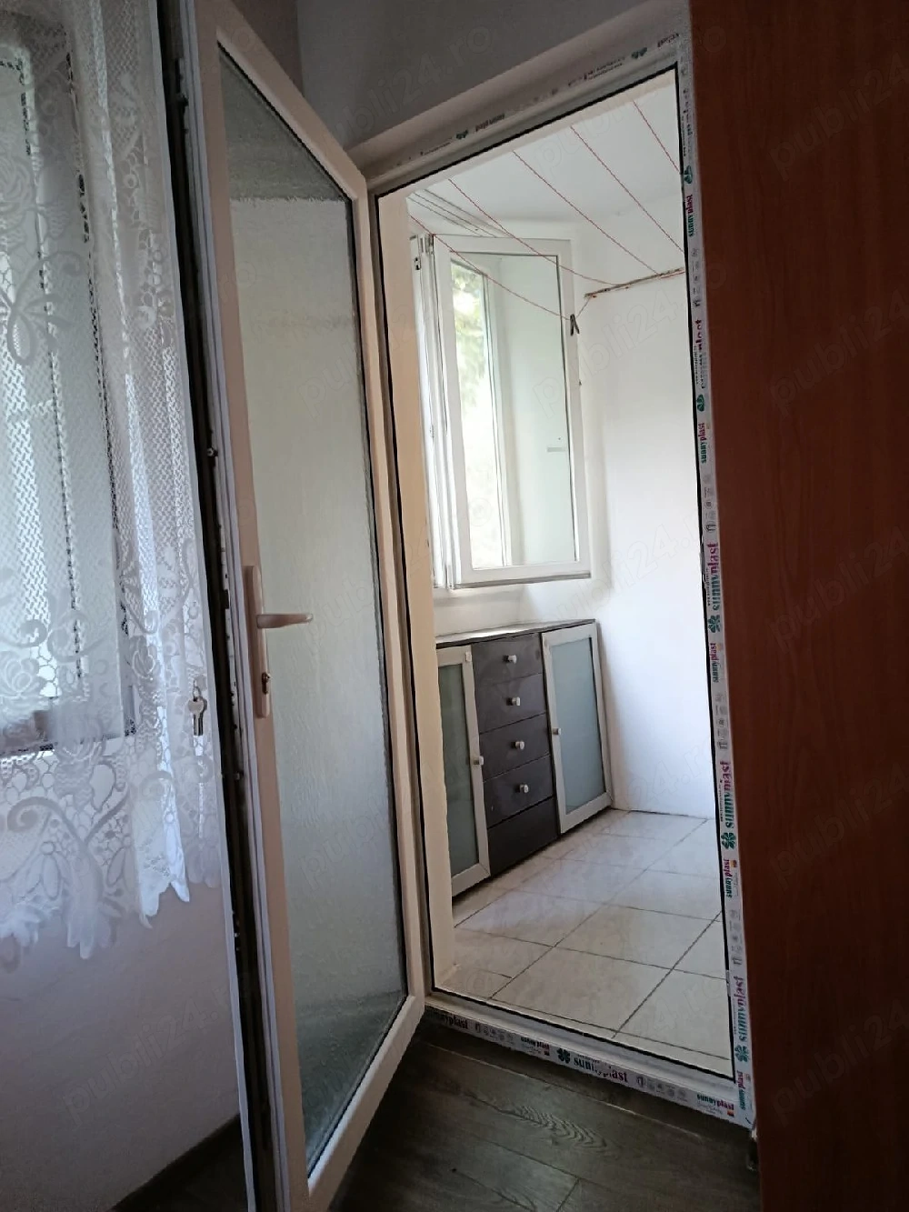 închiriez ap