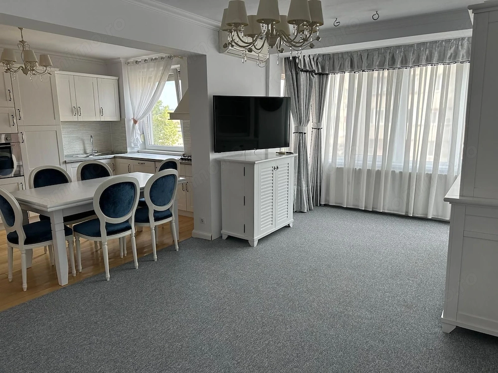 Apartament spațios cu 3 camere de închiriat – Bulevardul Dacia, Oradea