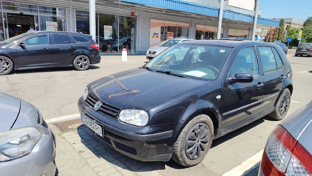 vând mașina Volkswagen golf 4 din 2004