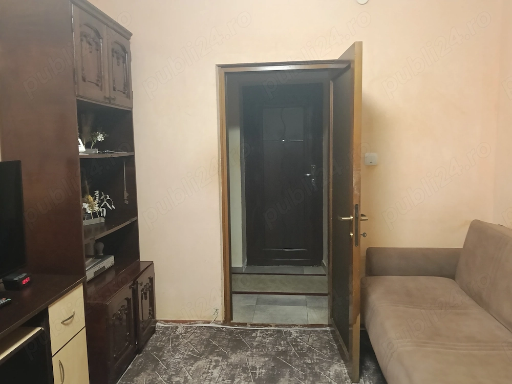 Vând apartament decomandat 38 mp, preț 68.000 