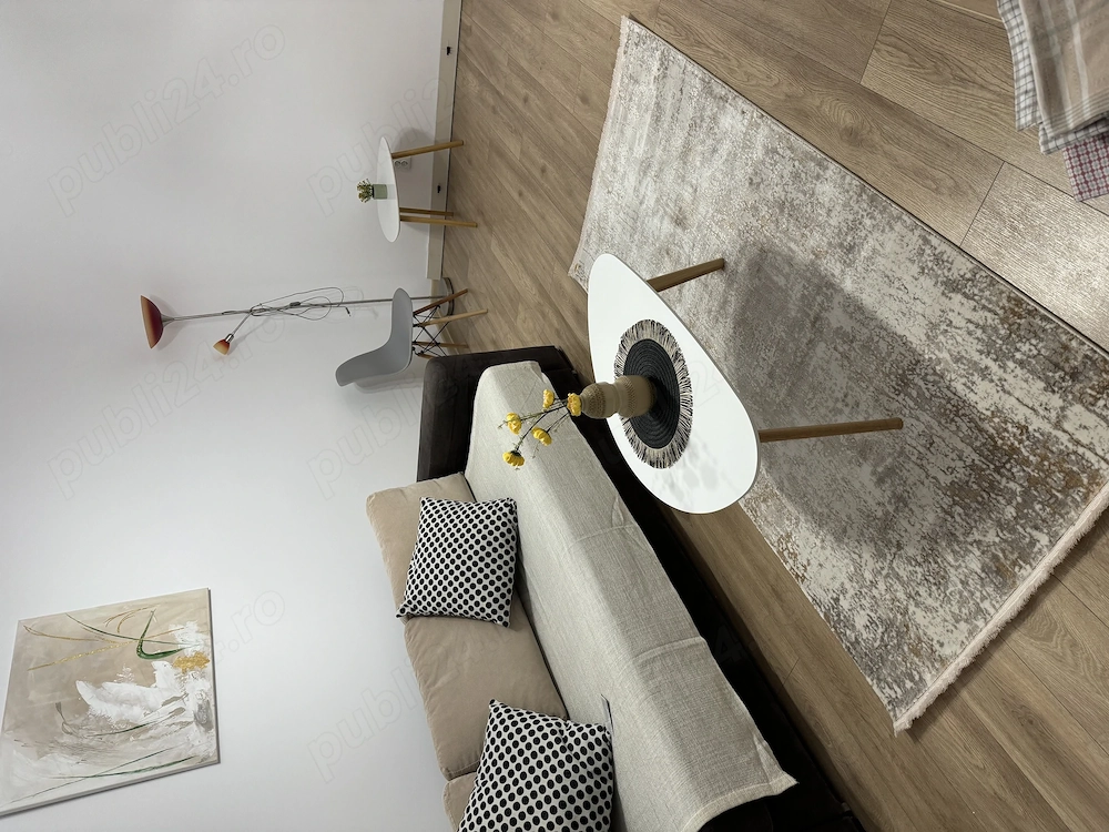 Închiriez apartament 2 camere zona City Park Mall. 