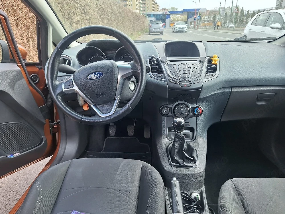 Ford Fiesta 2017   100.000 km   stare foarte bună
